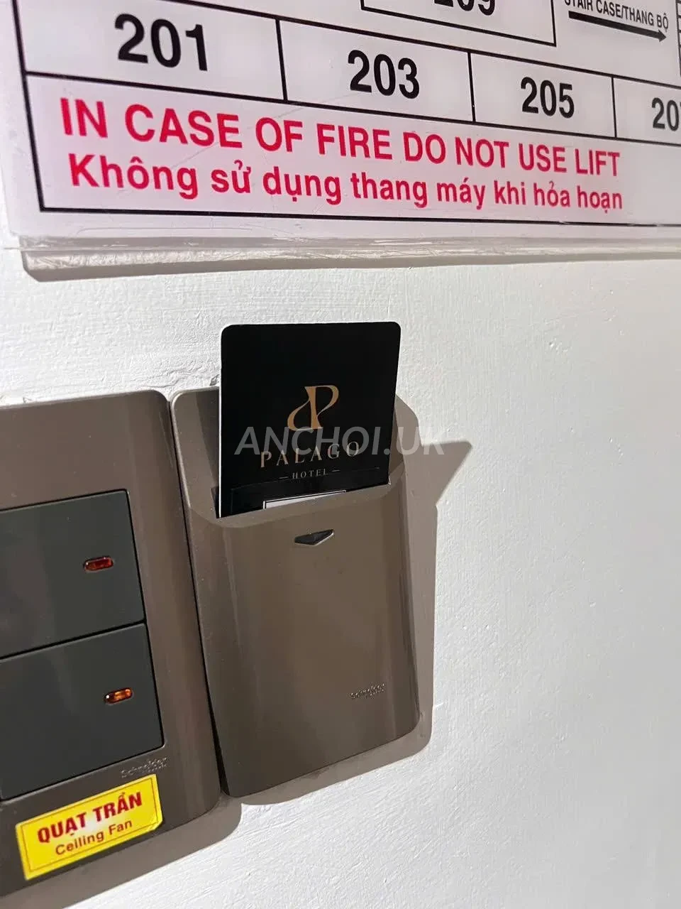 Ảnh checker khaluanbang chụp khi gặp LINH MIU Chiếc lưỡi đẳng cấp sever gaigu (ảnh 1/5)
