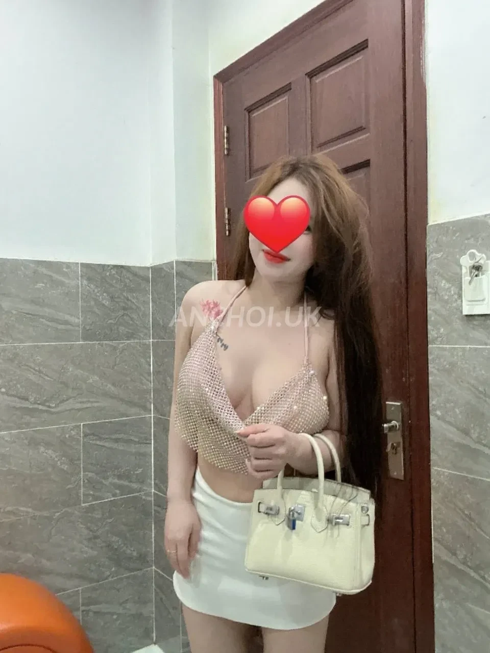 Ảnh checker khaluanbang chụp khi gặp THẢO JENNY EM GÁI XINH XẮN NÕN NÀ CHIỀU KHÁCH (ảnh 2/4)
